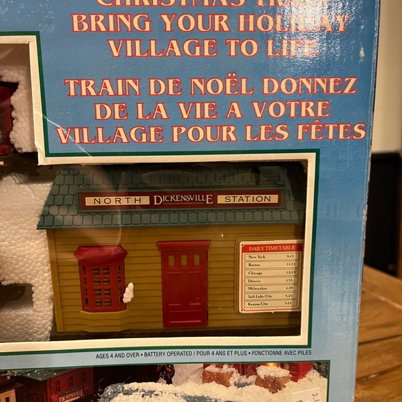 Dickensville Express Train Set - Picture 2 of 16